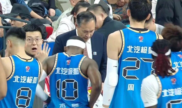 NINEGAMES-北京男篮继续追逐戴维斯 杨鸣力挺杜锋 曾繁日拳击刘全兴下体被罚