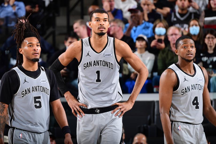 [图]文班亚马21+13加兰25分 马刺3人20+击沉快船